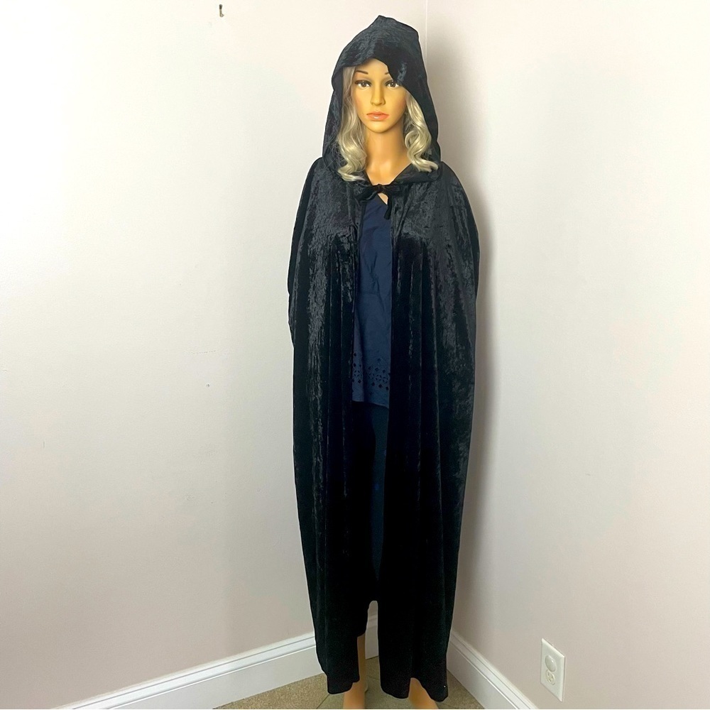 Spirit Velvet Hooded Cape – One Size